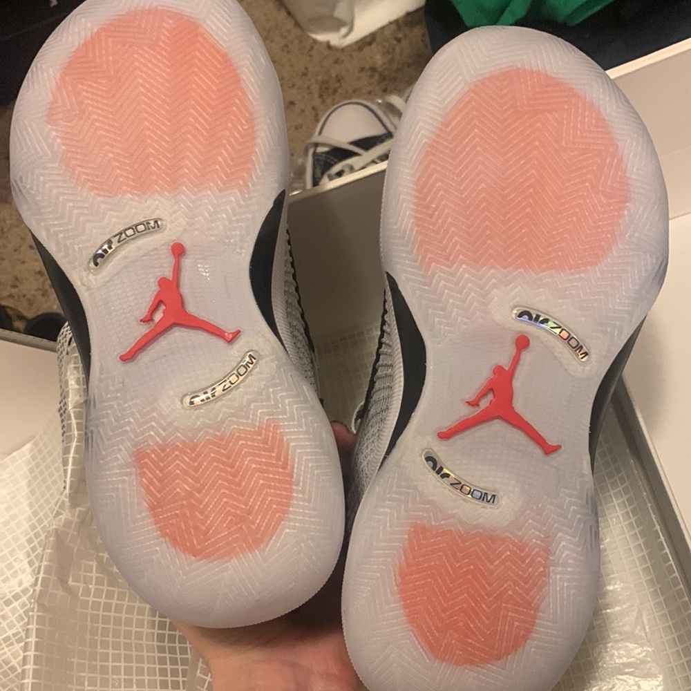 Never worn air Jordan’s - Picture 3 of 5